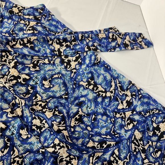 Anne Klein Women’s Floral Blue and Cream Sleeveless w/ tie Top. Poly. Size 0 - Picture 8 of 8